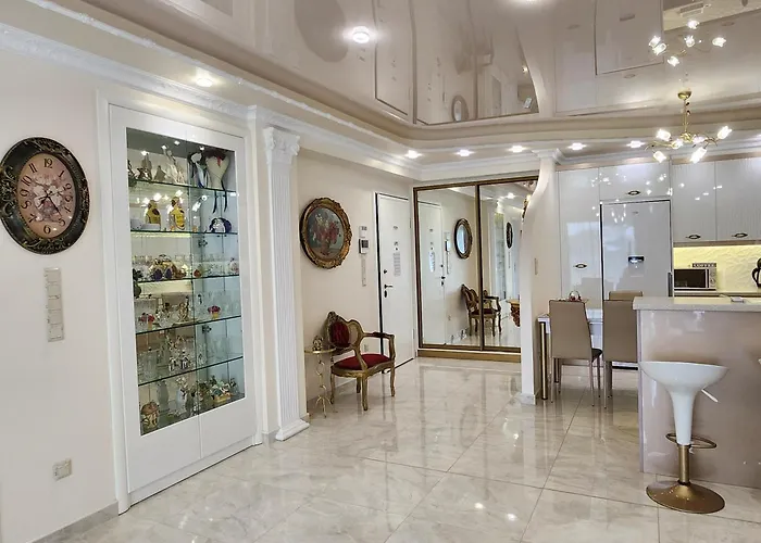 Elena カテリーニ